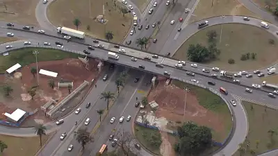 PBH rescinde contrato de obra no trevo do Belvedere; trânsito segue caótico