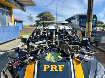 PRF faz maior apreensão de fuzis da história no Paraná