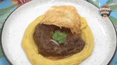 Ragu Sertanejo com polenta: receita junina da TV Grande Rio
