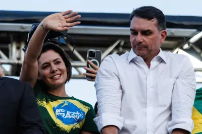 Reconciliação entre Michelle e Flávio Bolsonaro é falsa, diz coluna