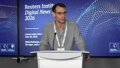 Redes sociais superam imprensa na informação, aponta Digital News Report 2026