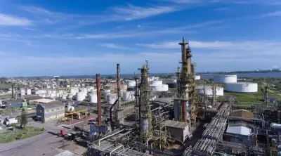 Refinarias brasileiras vendem nafta para empresa ligada ao PCC