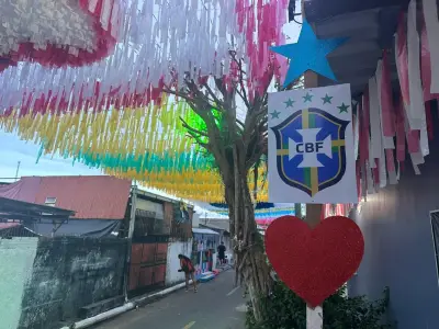 Ruas de Parintins unem Caprichoso, Garantido e Copa em decoração