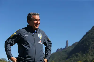 Saúde de Carlos Alberto Parreira piora; ex-técnico volta a respirar com aparelhos