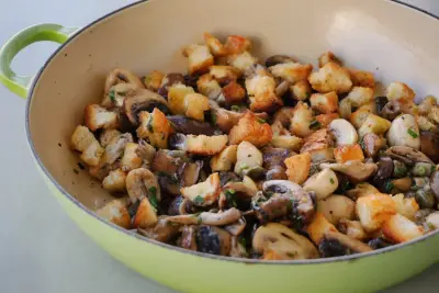 Salada de Cogumelos com Croutons: Receita Rápida e Saborosa