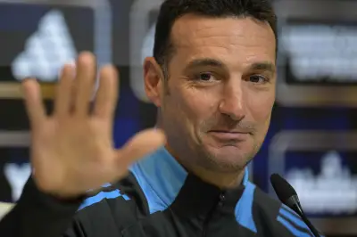 Scaloni completa 100 jogos na Argentina e renova contrato