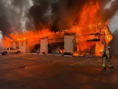 Seis mortos em incêndio em motel em Nova York; suspeito de 24 anos preso