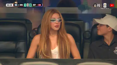 Shakira parabeniza Brasil pela vitória e homenageia 'Rei'