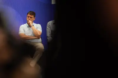 Tarcísio minimiza crise entre Michelle e Flávio Bolsonaro: 'questão de família'
