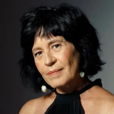 Thelma Guedes renova contrato com a Globo e prepara dois projetos