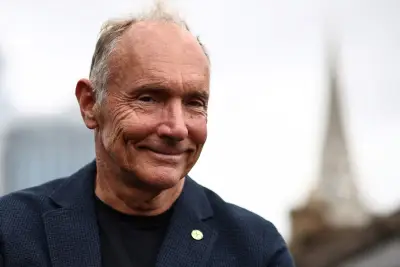 Tim Berners-Lee pede que IA preserve valores originais da internet