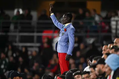 Torcedor-estátua da RD Congo chega à Copa após perder estreia