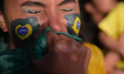 Torcer pode afetar a saúde mental? Psicólogo explica riscos