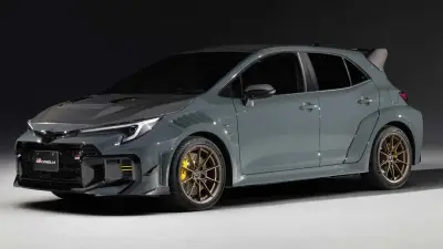 Toyota revela GR Corolla Morizo RR, versão esportiva de cinco lugares