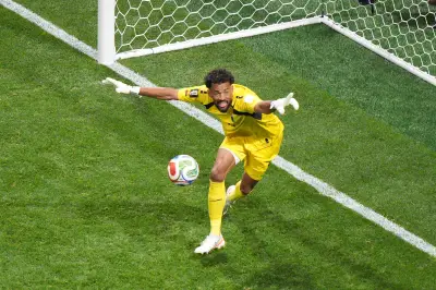 Vozinha, goleiro de Cabo Verde, rouba a cena na Copa