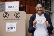 Abelardo de la Espriella vence presidenciais na Colômbia com margem apertada