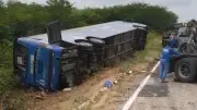 Acidente de ônibus com time de basquete no Ceará deixa 7 mortos e 31 feridos