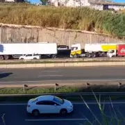 Acidente entre caminhões interdita Rodovia Dom Pedro I em Campinas