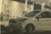 Acidente entre carro e moto deixa homem ferido em Volta Redonda