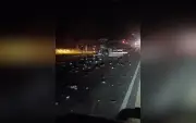 Acidente entre dois caminhões e carreta deixa ferido em Capão Bonito