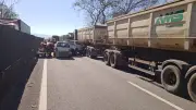 Acidente interdita Via Dutra e deixa ferido em Barra Mansa