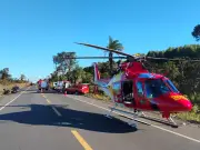 Acidente na BR-365 deixa três feridos; homem é resgatado de helicóptero