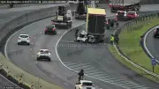 Acidente na Rodovia Anhanguera em Jundiaí mata motorista após colisão com carreta parada
