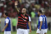 Adriano ganha desconto do Bradesco e parcela dívida até 2031