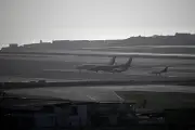 Aeroportos da Venezuela retomam voos, exceto Maiquetía