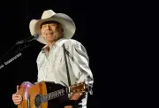Alan Jackson se aposenta após último show em Nashville por doença