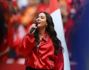 Alanis Morissette canta hino do Canadá na abertura da Copa 2026