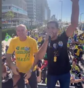Alcides Fernandes posta apoio de Flávio Bolsonaro e rebate críticas de Michelle