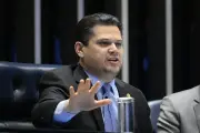 Alcolumbre nega ter recebido US$ 30 milhões de ex-banqueiro