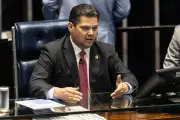Alcolumbre quer votar renegociação de dívidas rurais e busca acordo com governo