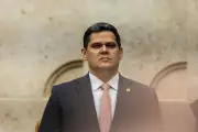 Alcolumbre reúne governistas para debater PEC do fim da escala 6x1
