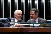 Aliados cobram explicações de Jaques Wagner sobre emenda Master