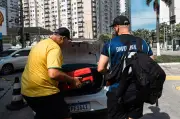 Alta nos combustíveis e passagens impulsiona carona no RJ; Detro vê ilegalidade