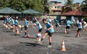Alunos do Rio quebram recorde mundial de embaixadinhas e entram para o Guinness