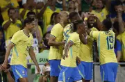 Amistoso Brasil-Panamá testa sistema elétrico para a Copa