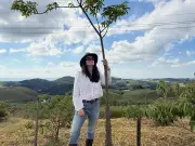 Ana Luiza Guimarães celebra reflorestamento com 2 mil mudas na Serra do Rio