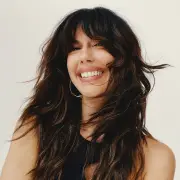Andréia Sadi entrevista Camila Coutinho no POD_i nesta segunda