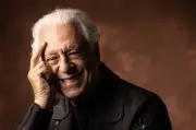Antonio Fagundes critica individualidade e uso excessivo de celular