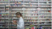 Anvisa aprova novo medicamento não hormonal para menopausa