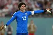 Aos 40 anos, Ochoa se prepara para sexta Copa e pode igualar recorde de Messi e CR7