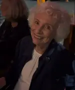 Aos 93 anos, idosa vira fenômeno nas redes ao curtir jazz no Rio