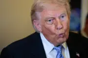 Aprovação de Trump fica perto da mínima histórica por medo de alta da gasolina