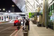 Após seis meses em aeroporto, serra-leonesa segue para o Panamá
