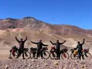 Argentinos pedalam mais de 7 mil km para ver Messi na Copa 2026