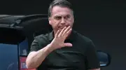 Arma de Bolsonaro apreendida com militar em blitz no DF