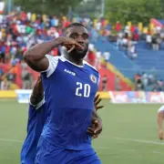 Atacante do Haiti relembra fome na infância antes de enfrentar o Brasil